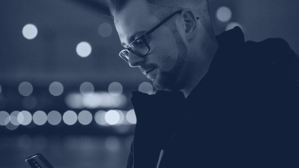 Smartphone la nuit, publicité ciblée et partage de données (adtech)